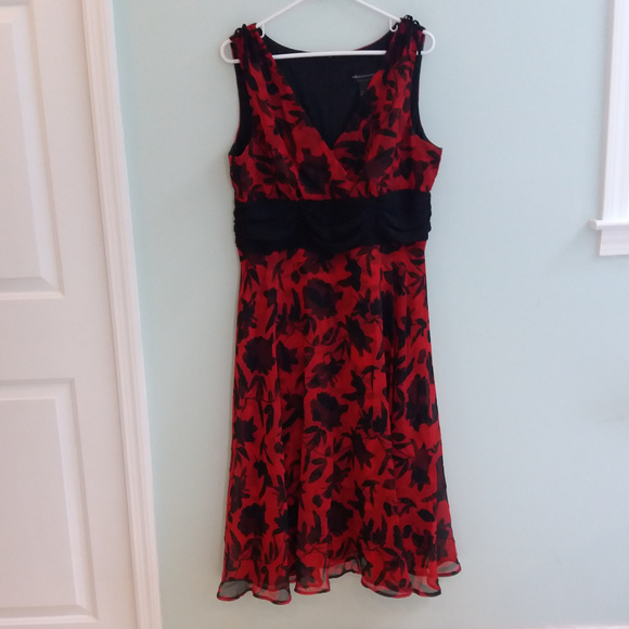 connected apparel Dresses & Skirts - Stylish Red and black flowy dress